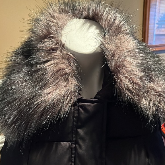 Down zip down and snap front vest - Picture 3 of 6